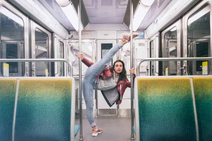 danseuse dans le metro ratp de la ligne 6